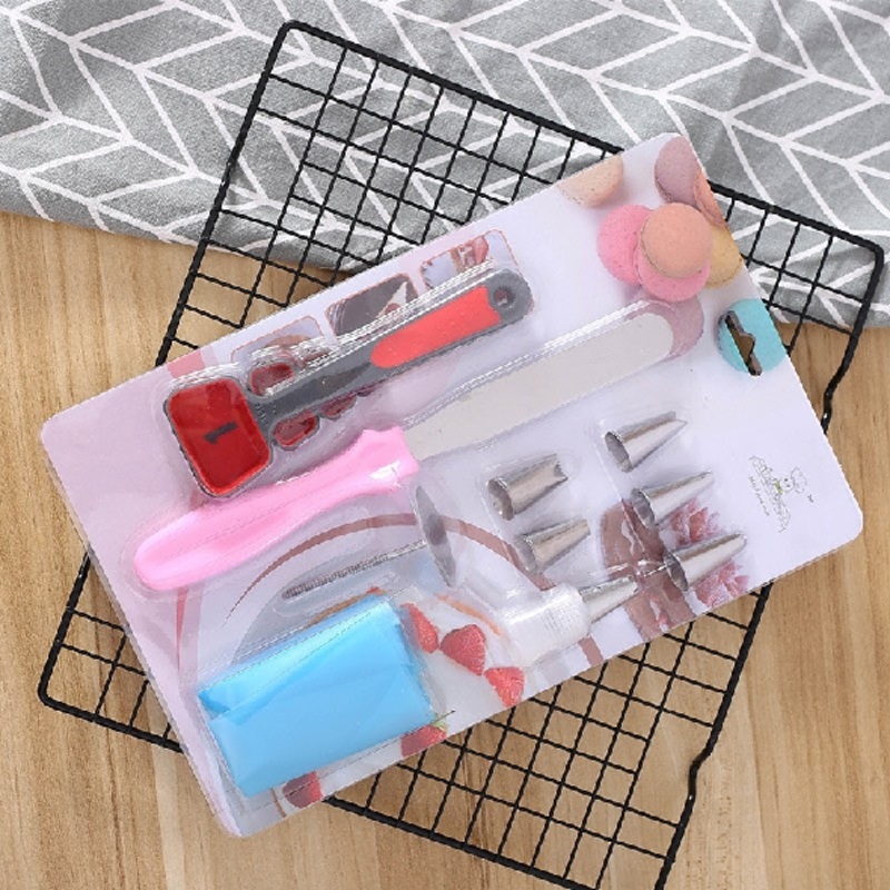 14 Pcs Cake Decorator Set