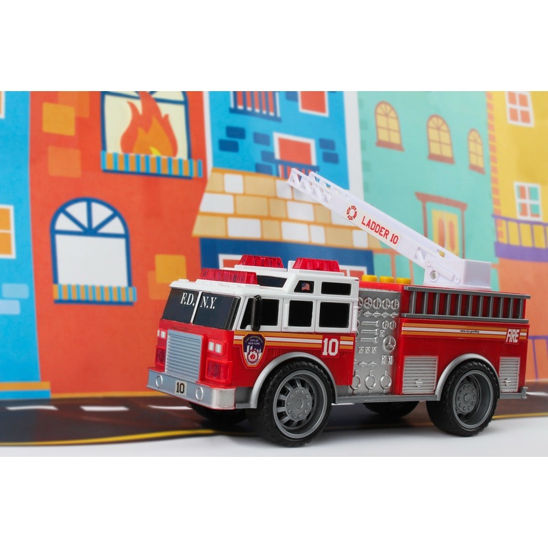 FDNY FIRE TRUCK W/LIGHTS & SOUND